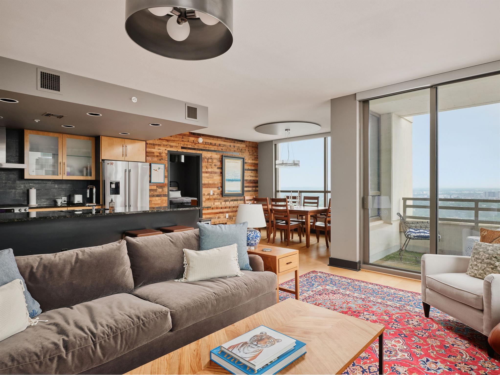 300 Bowie ST 4101
