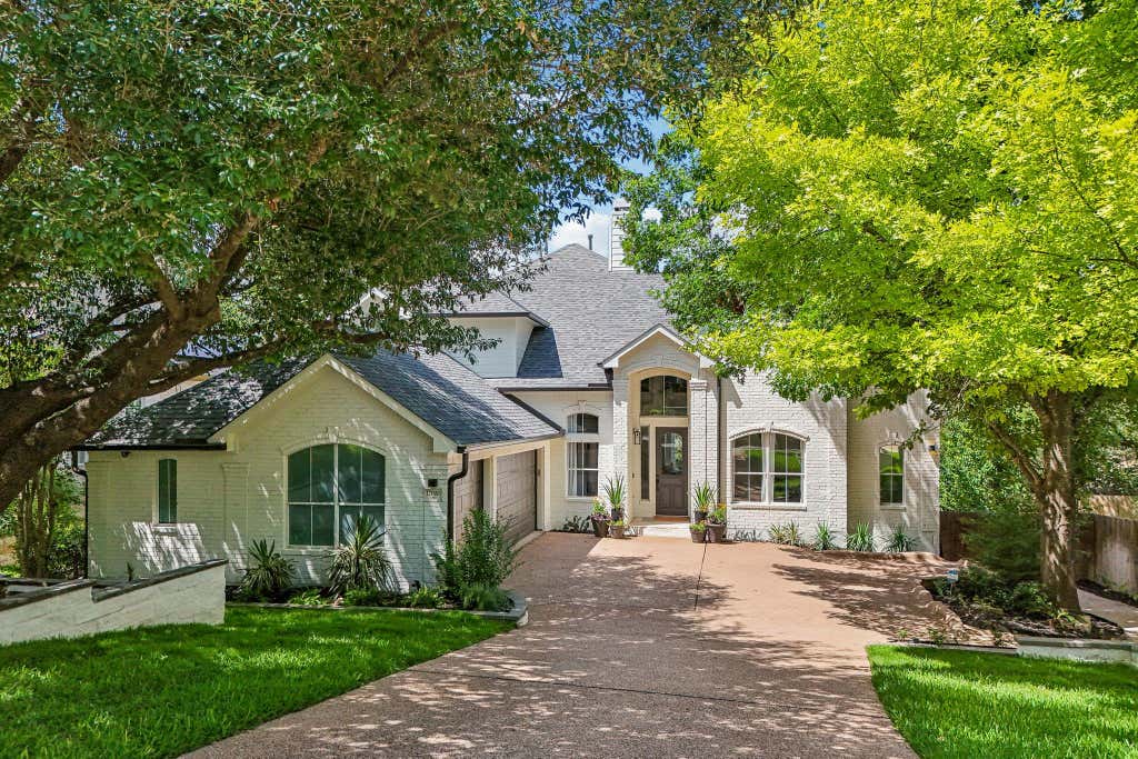 Photo of 12000 Portobella DR, Austin, TX 78732 (MLS # 6701879)