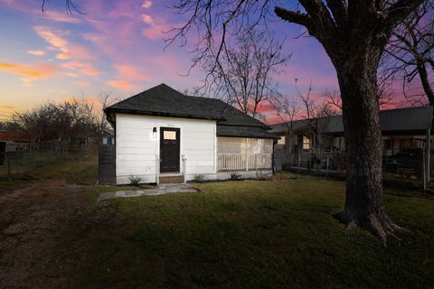 918 W 3rd ST Taylor TX 76574