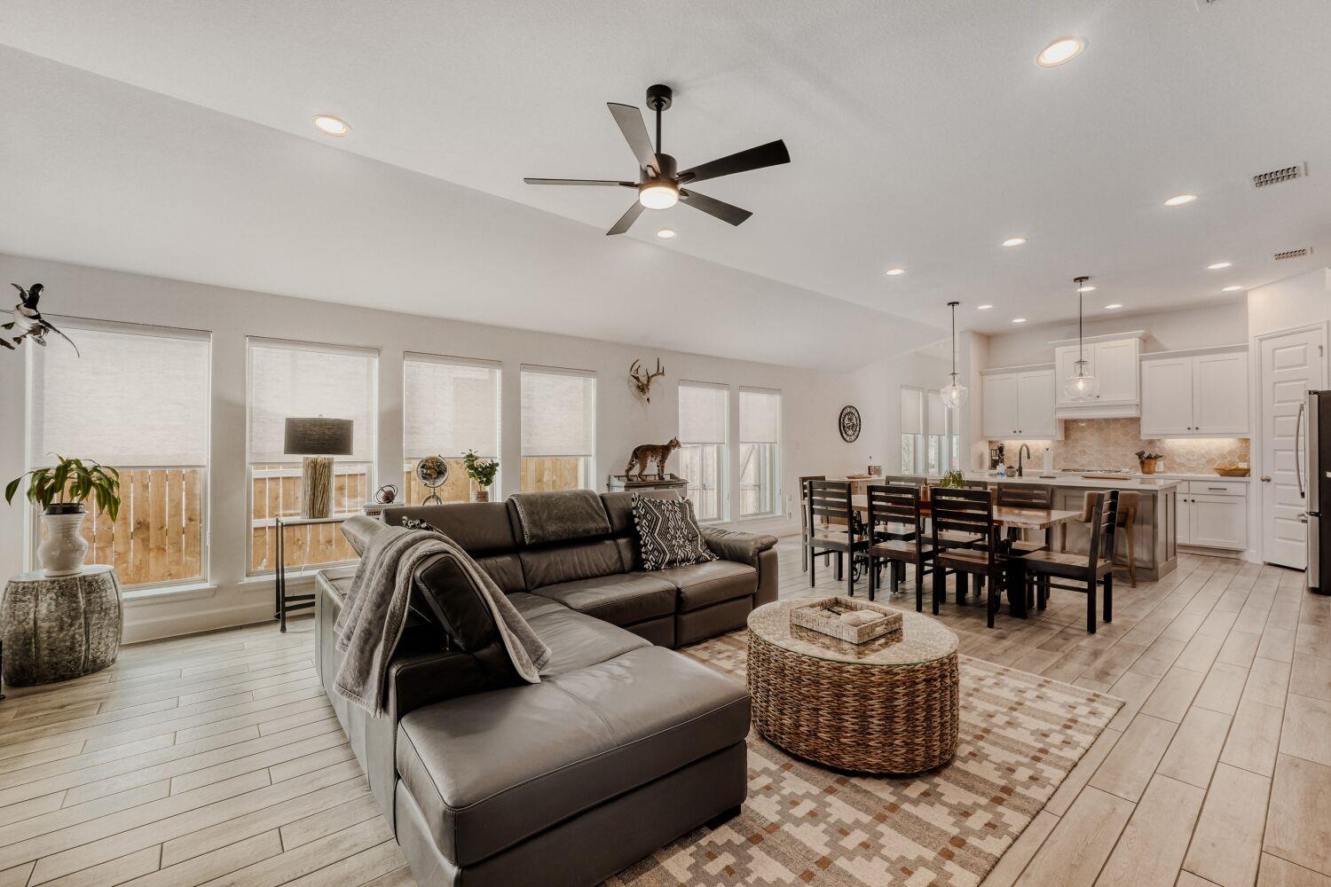 369 Prickly Poppy LOOP