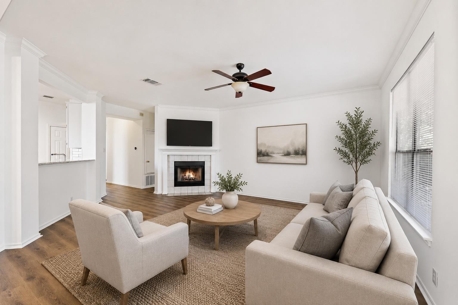 1605 Azalea DR