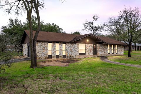 905 Bluebird DR Manchaca TX 78652