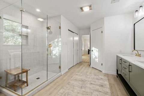 Tiny photo for 5 Valhalla CT, The Hills, TX 78738 (MLS # 6670575)