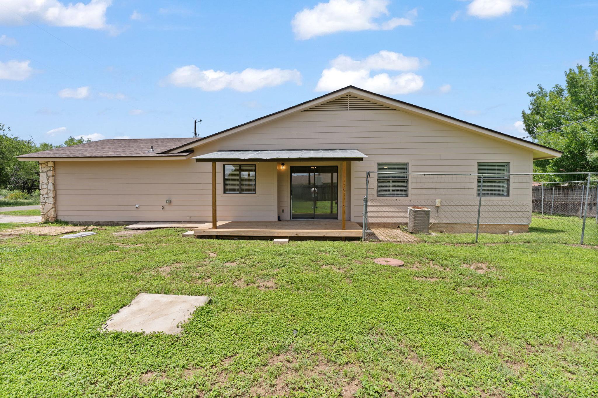 609 Aspen LN