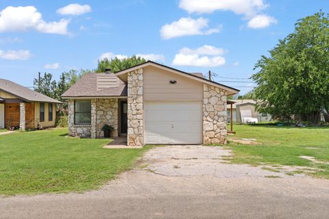 609 Aspen LN Cottonwood Shores TX 78657