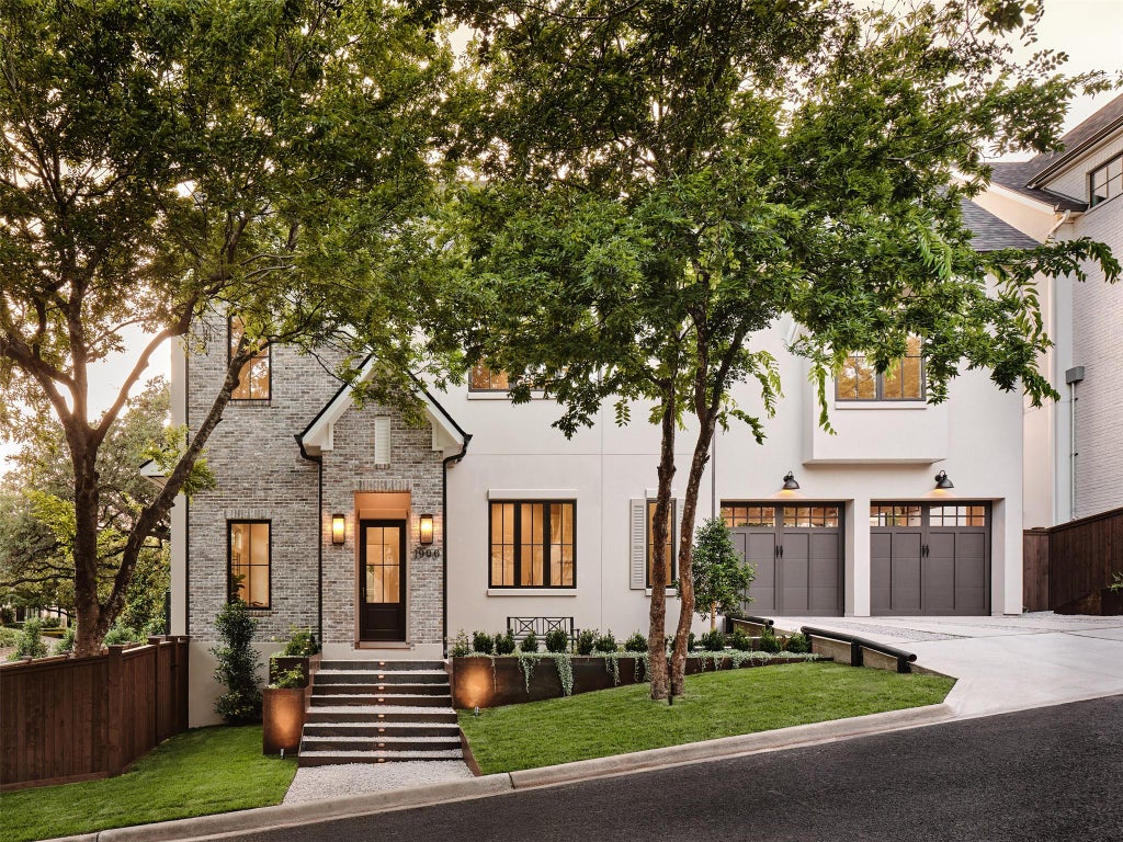 Photo of 1900 Matthews DR, Austin, TX 78703 (MLS # 4662321)