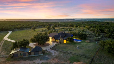 Photo of 901 Crown LN, Burnet, TX 78611 (MLS # 2026241)