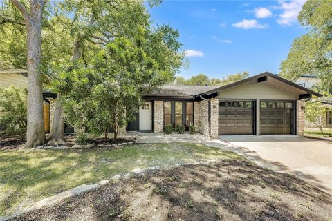 Photo of 1707 Fawn DR, Austin, TX 78741 (MLS # 7498894)