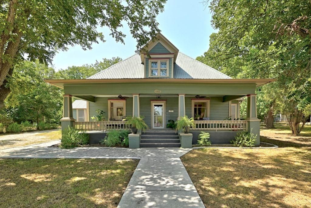 Photo of 1222 W Hopkins ST, San Marcos, TX 78666 (MLS # 2087414)