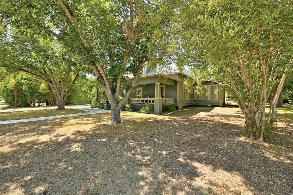 Photo of 1222 W Hopkins ST, San Marcos, TX 78666 (MLS # 2087414)