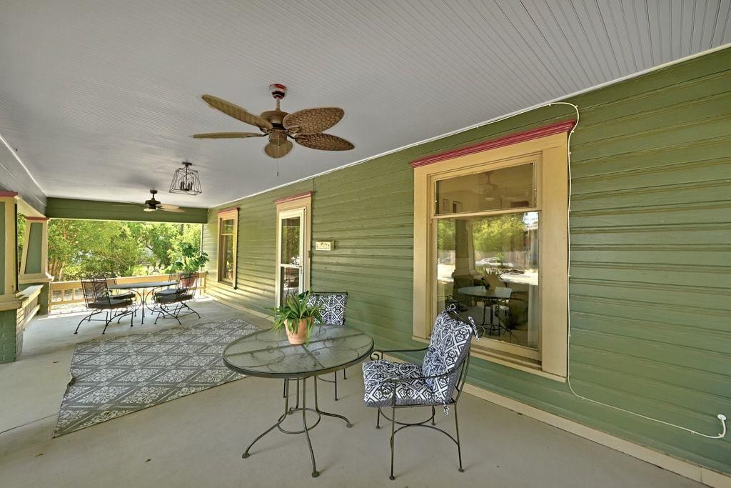 Photo of 1222 W Hopkins ST, San Marcos, TX 78666 (MLS # 2087414)