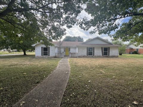 1516 E McLennan Ave Mart TX 76664