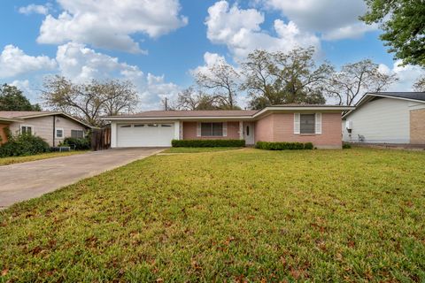 Photo of 1800 Barbara ST, Austin, TX 78757 (MLS # 9262522)