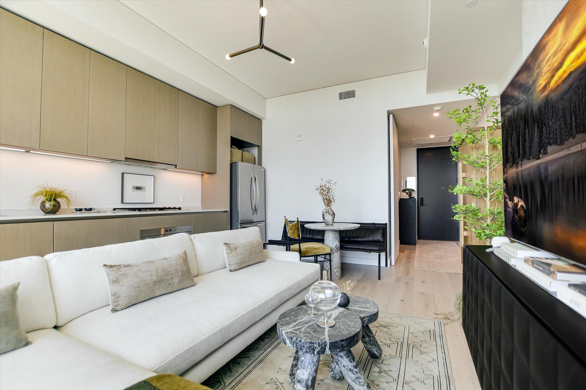610 Davis ST 2607