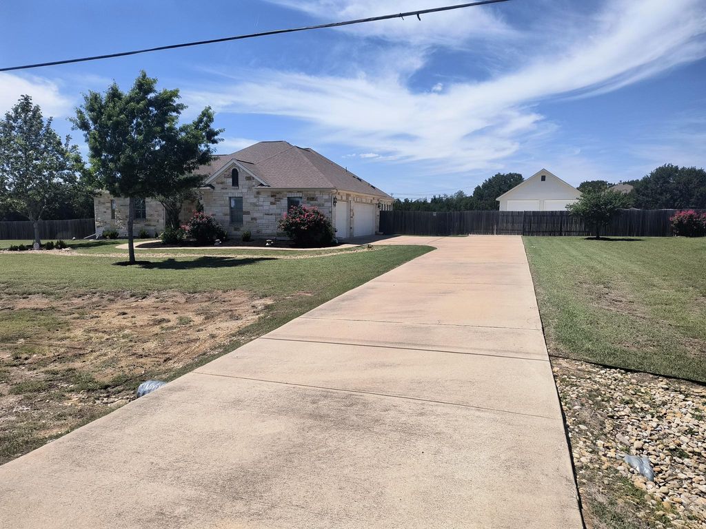 Photo of 213 Dawn DR, Liberty Hill, TX 78642 (MLS # 1464739)
