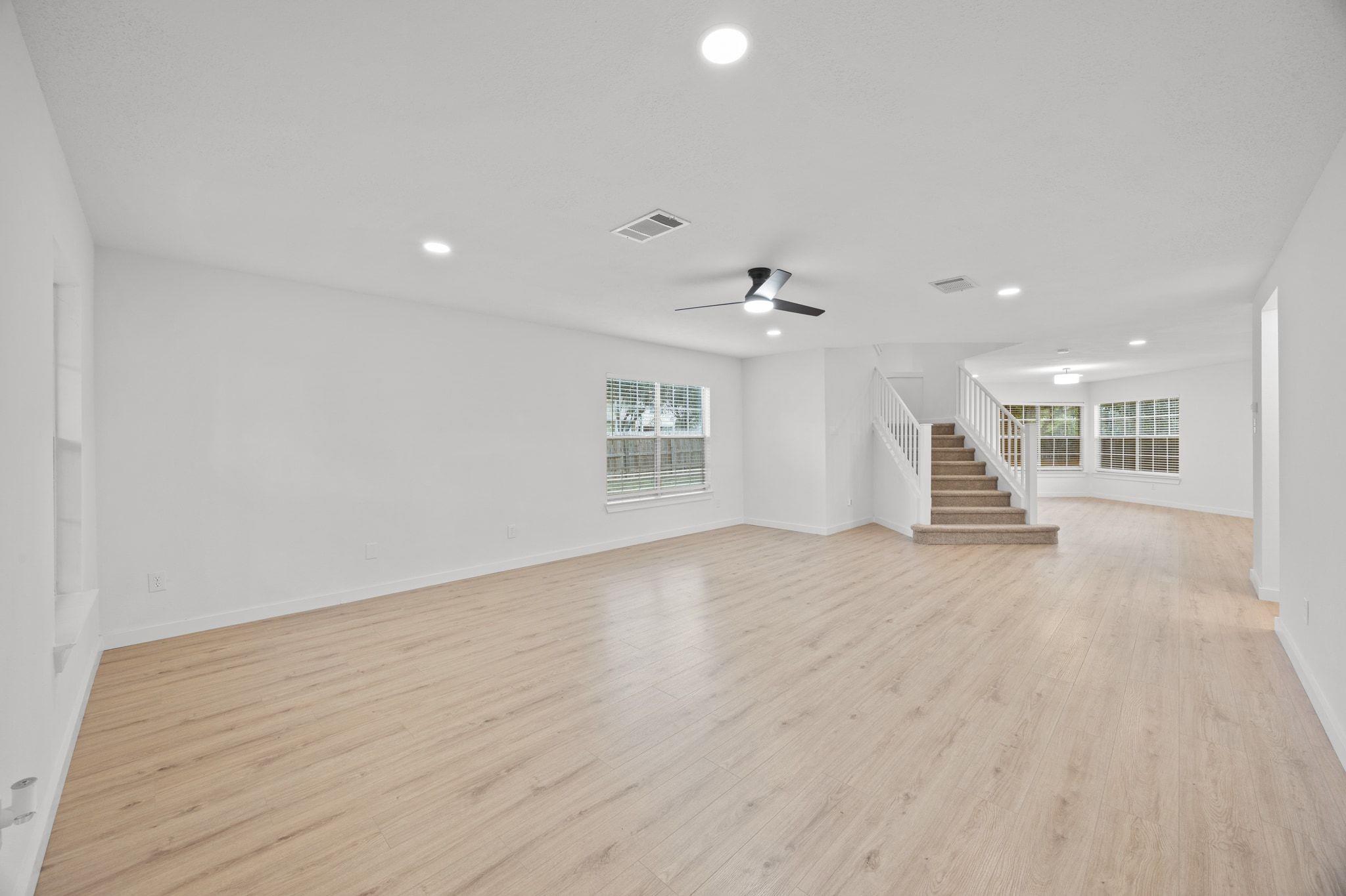 1072 London LN