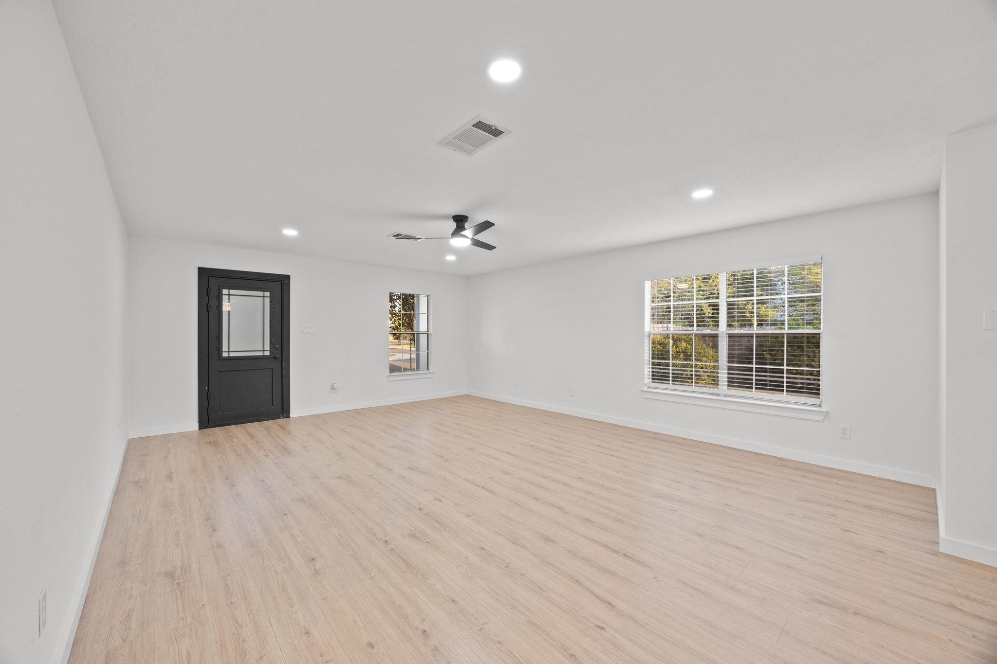 1072 London LN