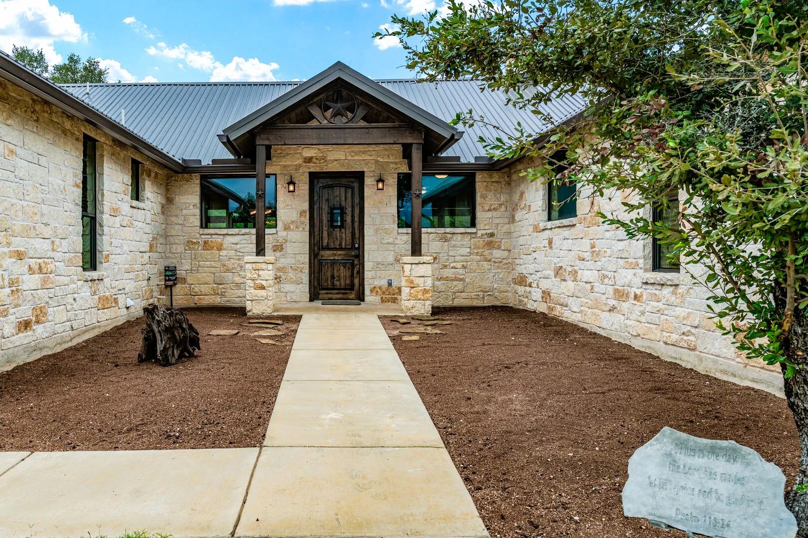 1718 Mountain Valley RD