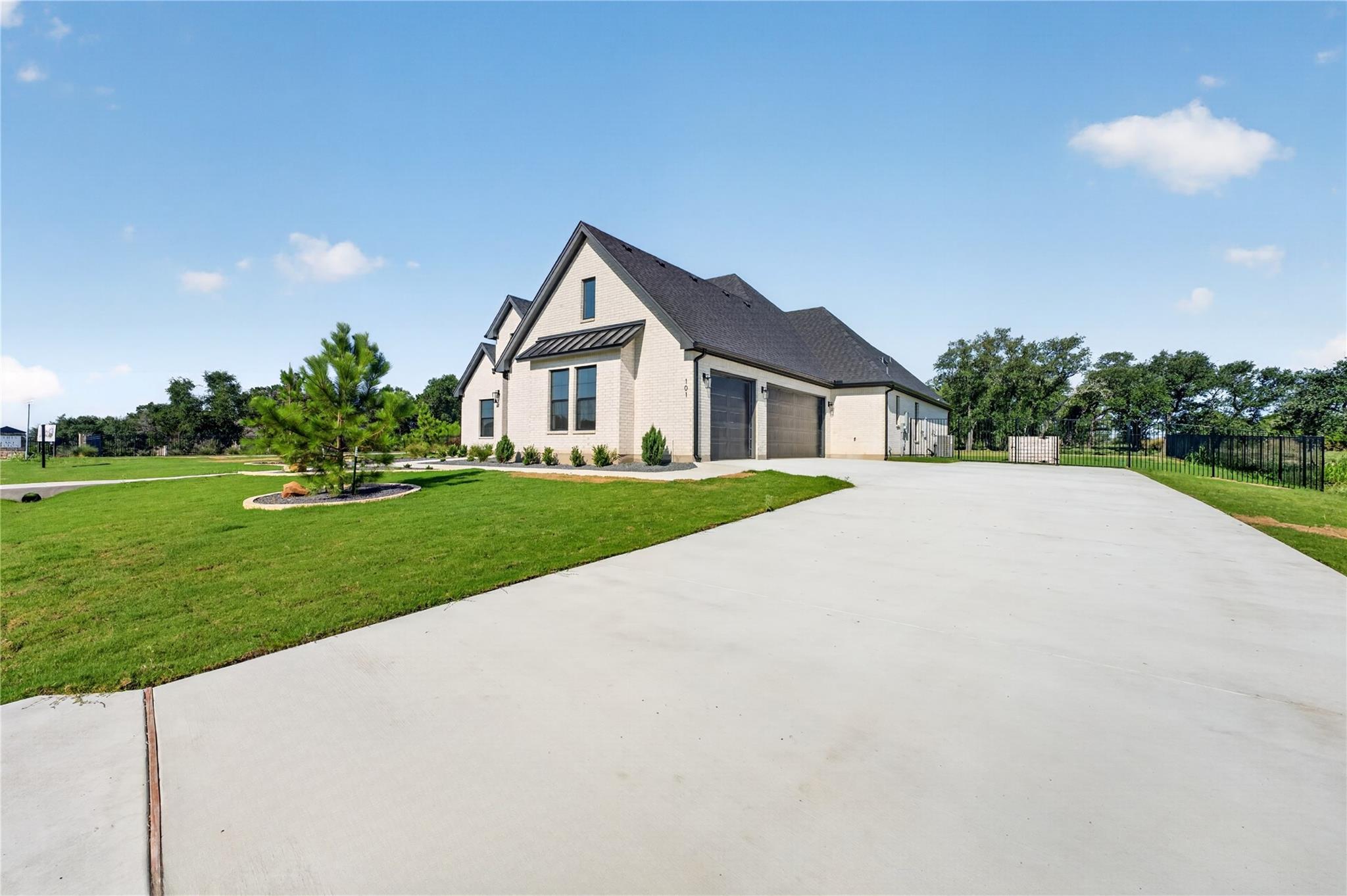 101 Lakeview DR
