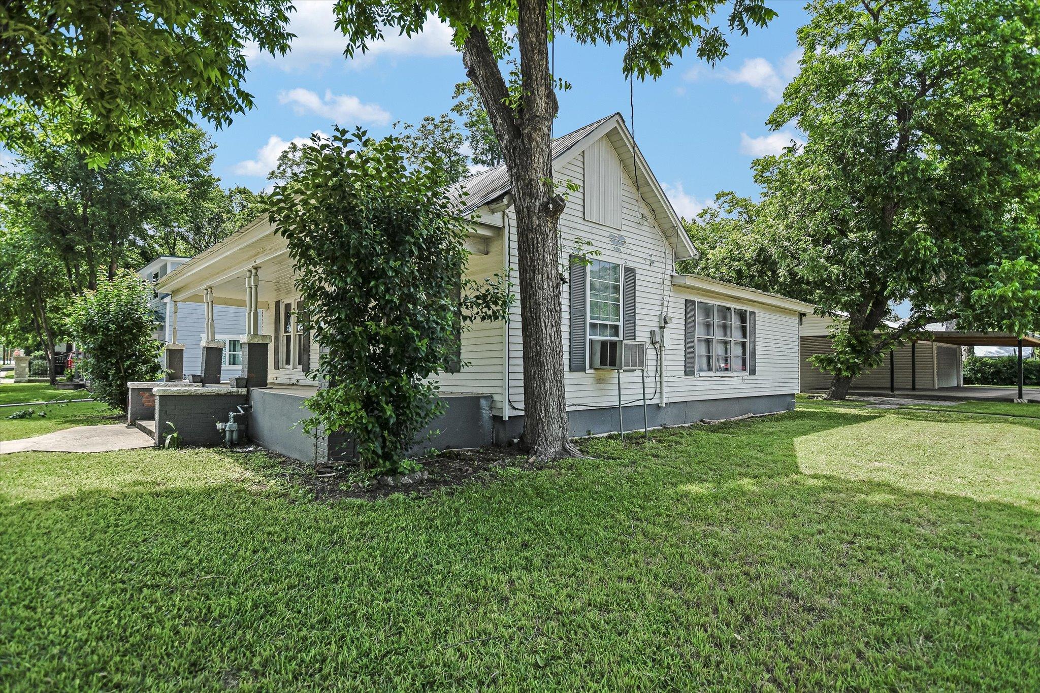 312 W 10th ST