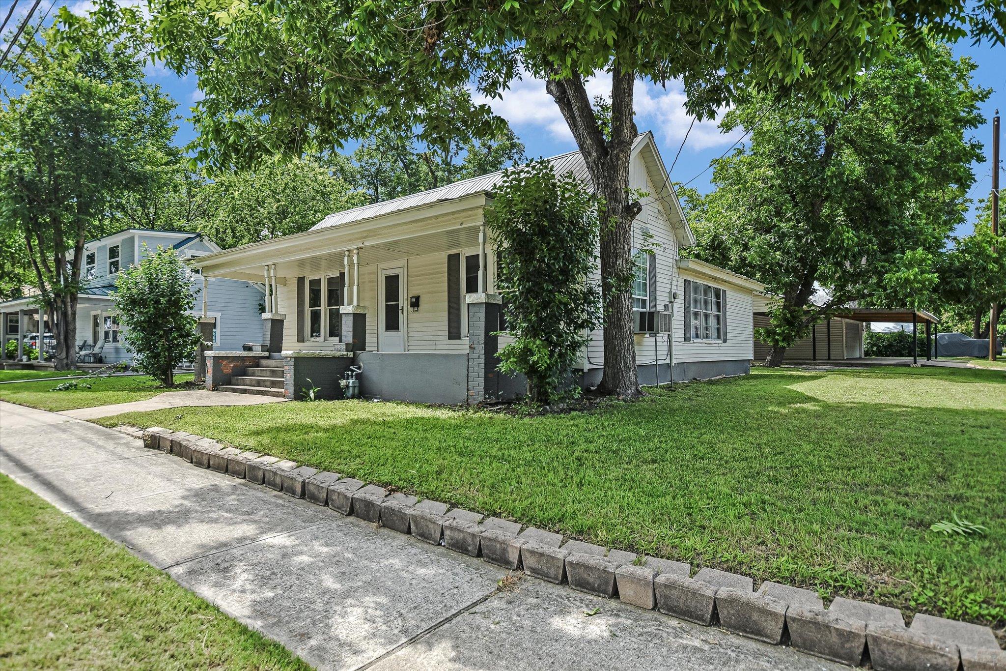 312 W 10th ST