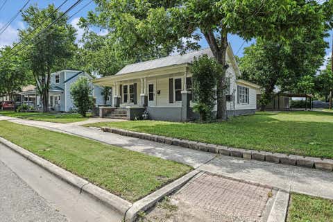 Photo of 312 W 10th ST, Georgetown, TX 78626 (MLS # 7358876)