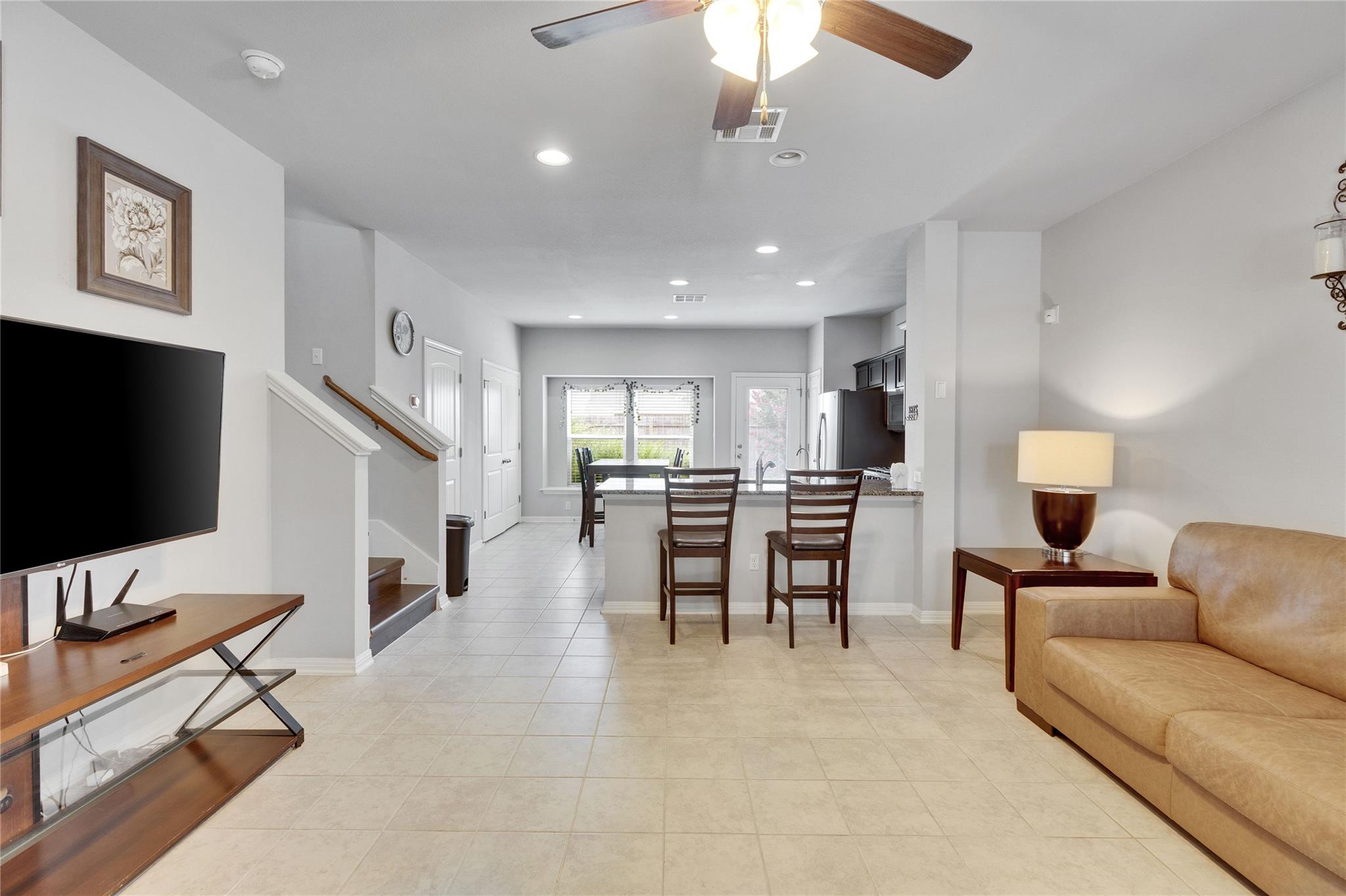 107 Friendship Oak DR