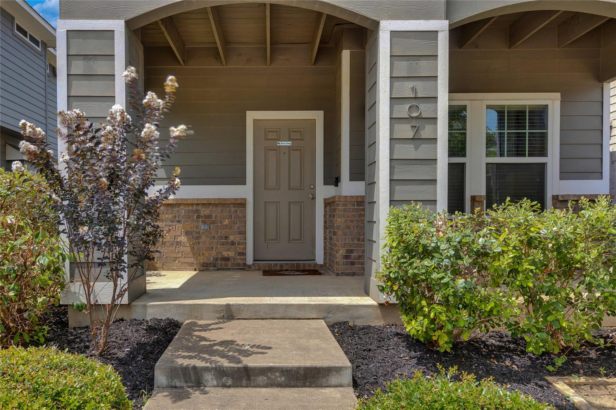 107 Friendship Oak DR