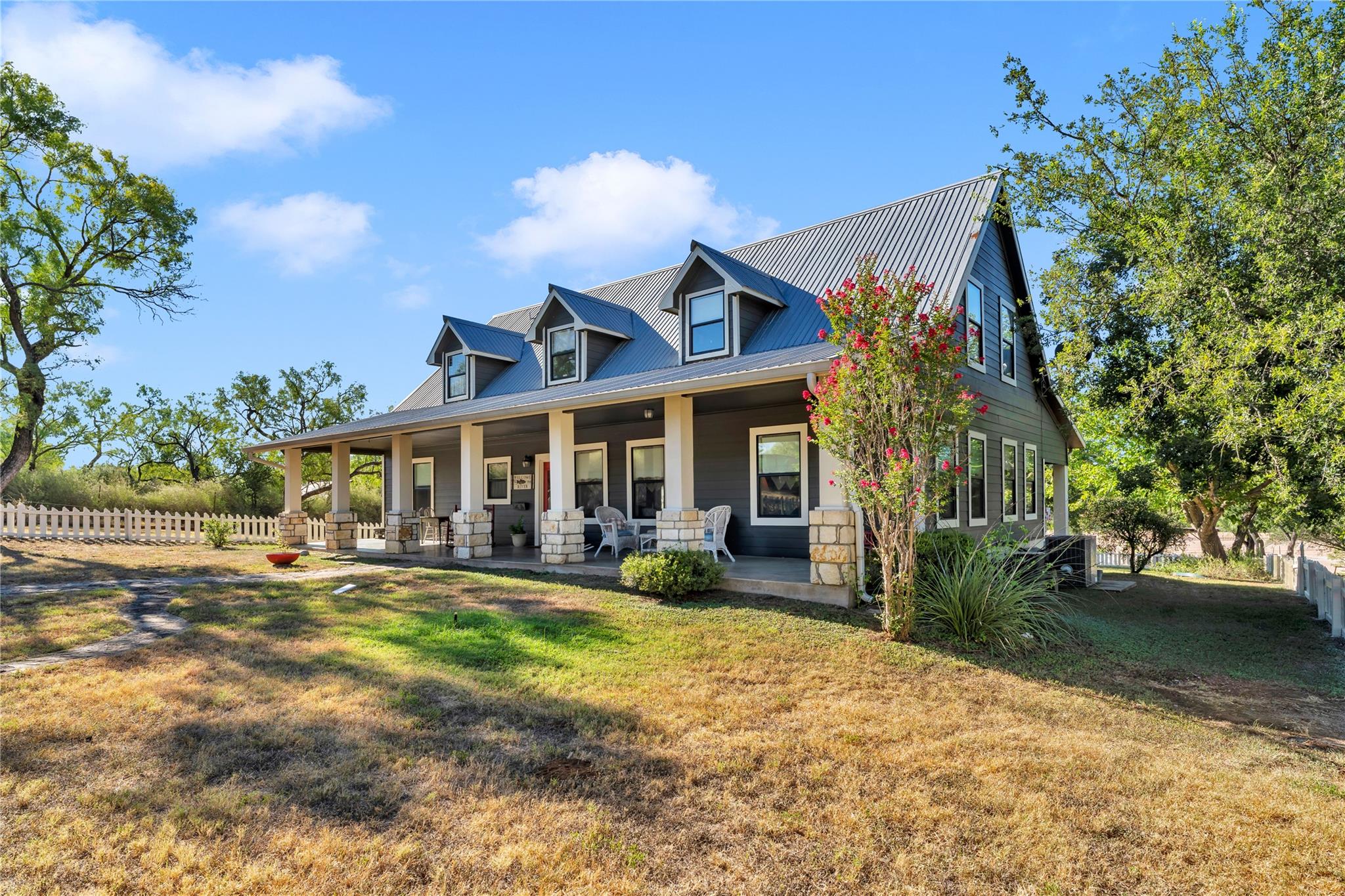 211 Riverside DR W