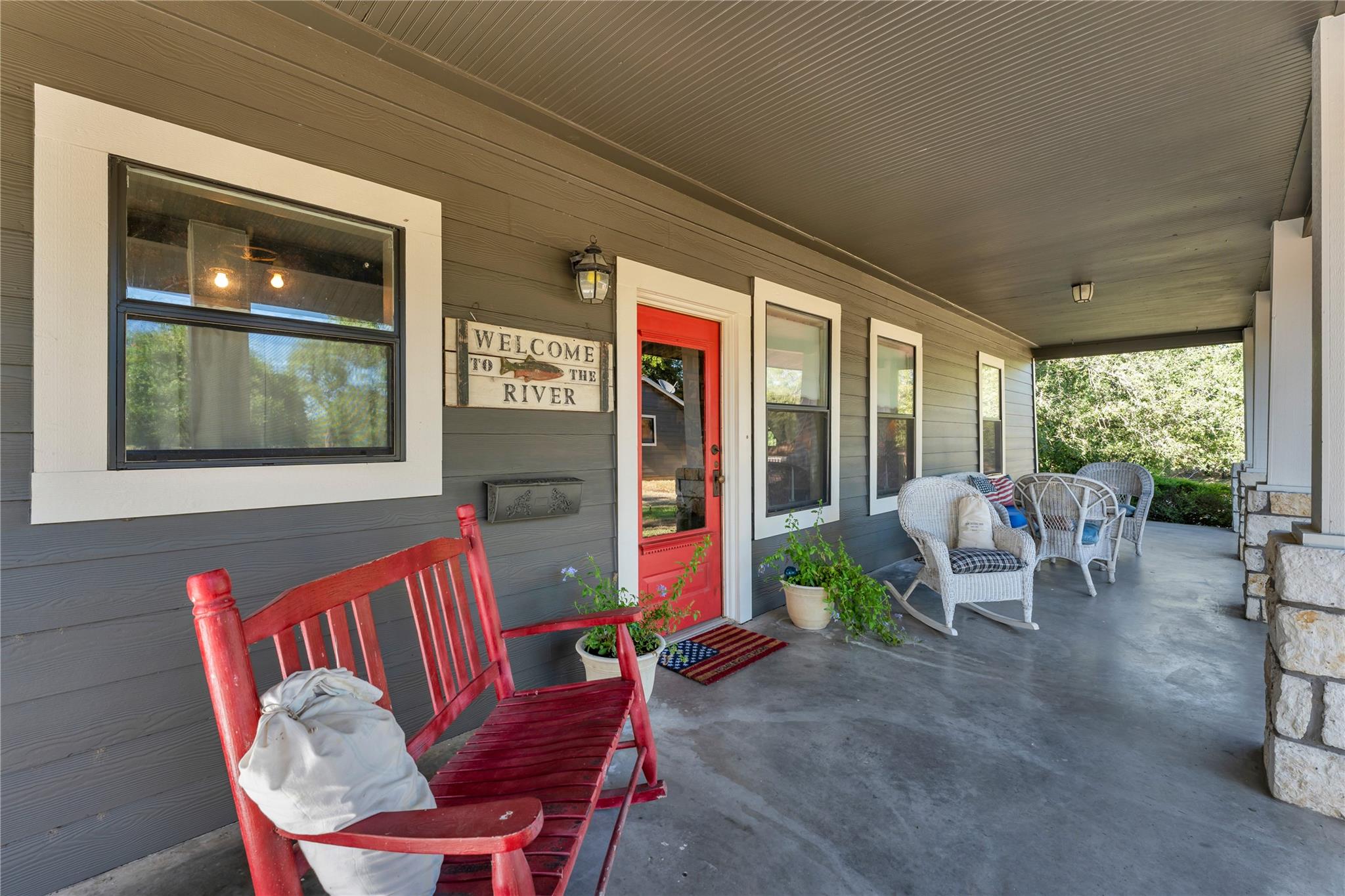211 Riverside DR W