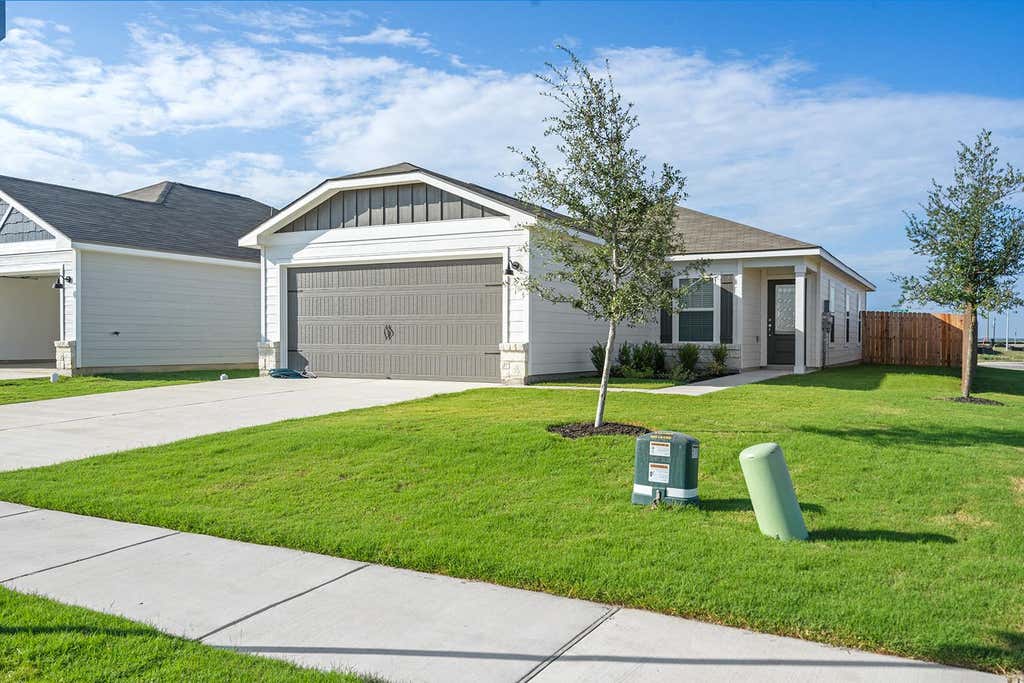 Photo of 115 Wirepass CRST, Jarrell, TX 76537 (MLS # 3198654)