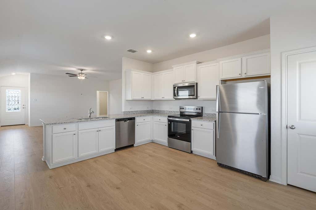 Photo of 115 Wirepass CRST, Jarrell, TX 76537 (MLS # 3198654)