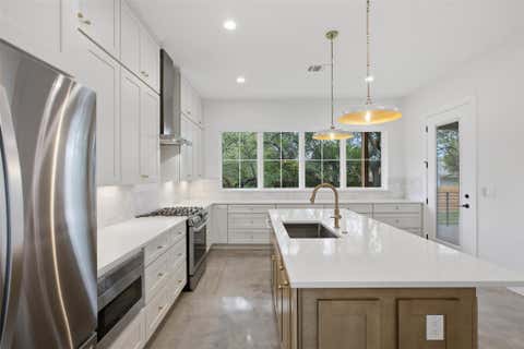 Tiny photo for 18303 Lake Oaks DR, Jonestown, TX 78645 (MLS # 2391068)