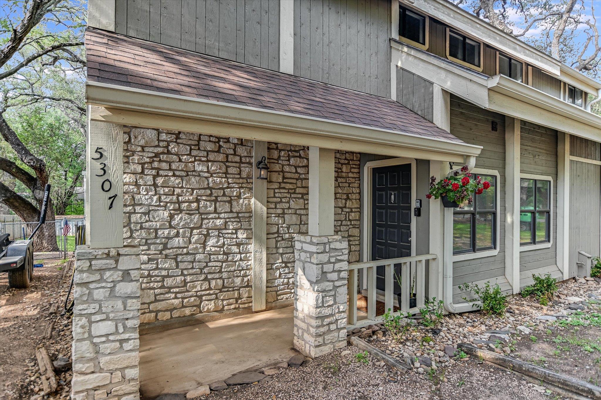 5307 Shady Oaks CIR