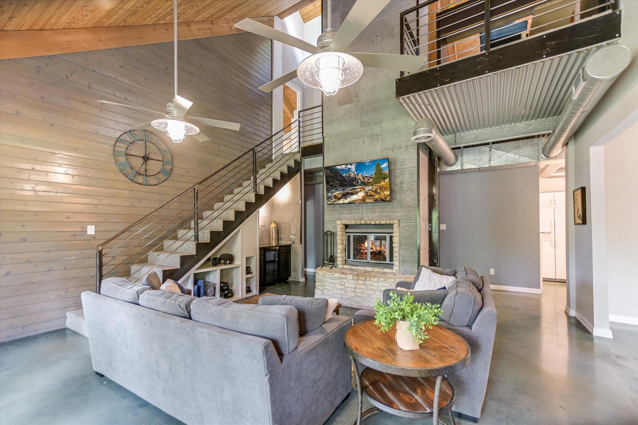 5307 Shady Oaks CIR