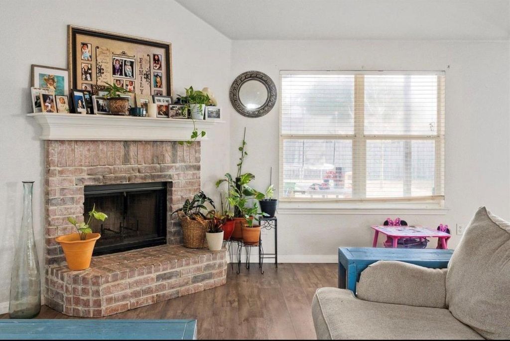 Photo of 512 Mockingbird LN, Lockhart, TX 78644 (MLS # 8412698)