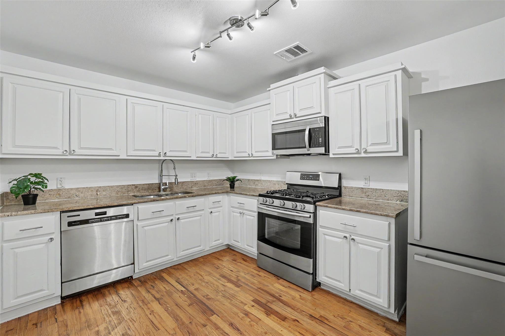 6307 Chesterfield Ave