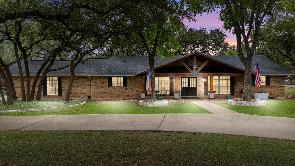 1008 Lone Star DR