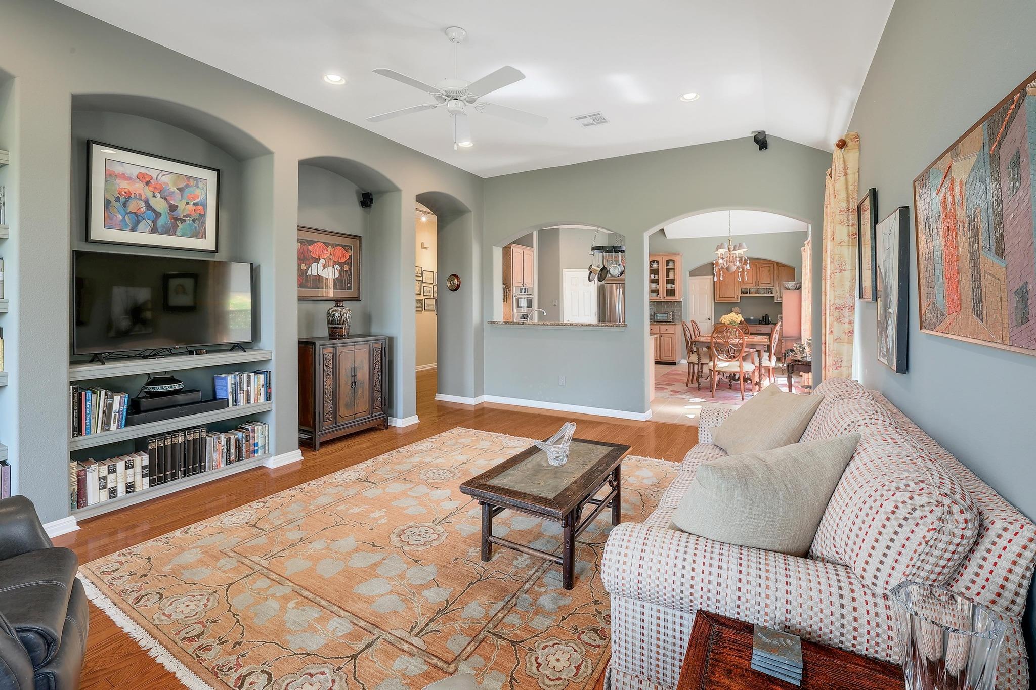 2517 Moray LN