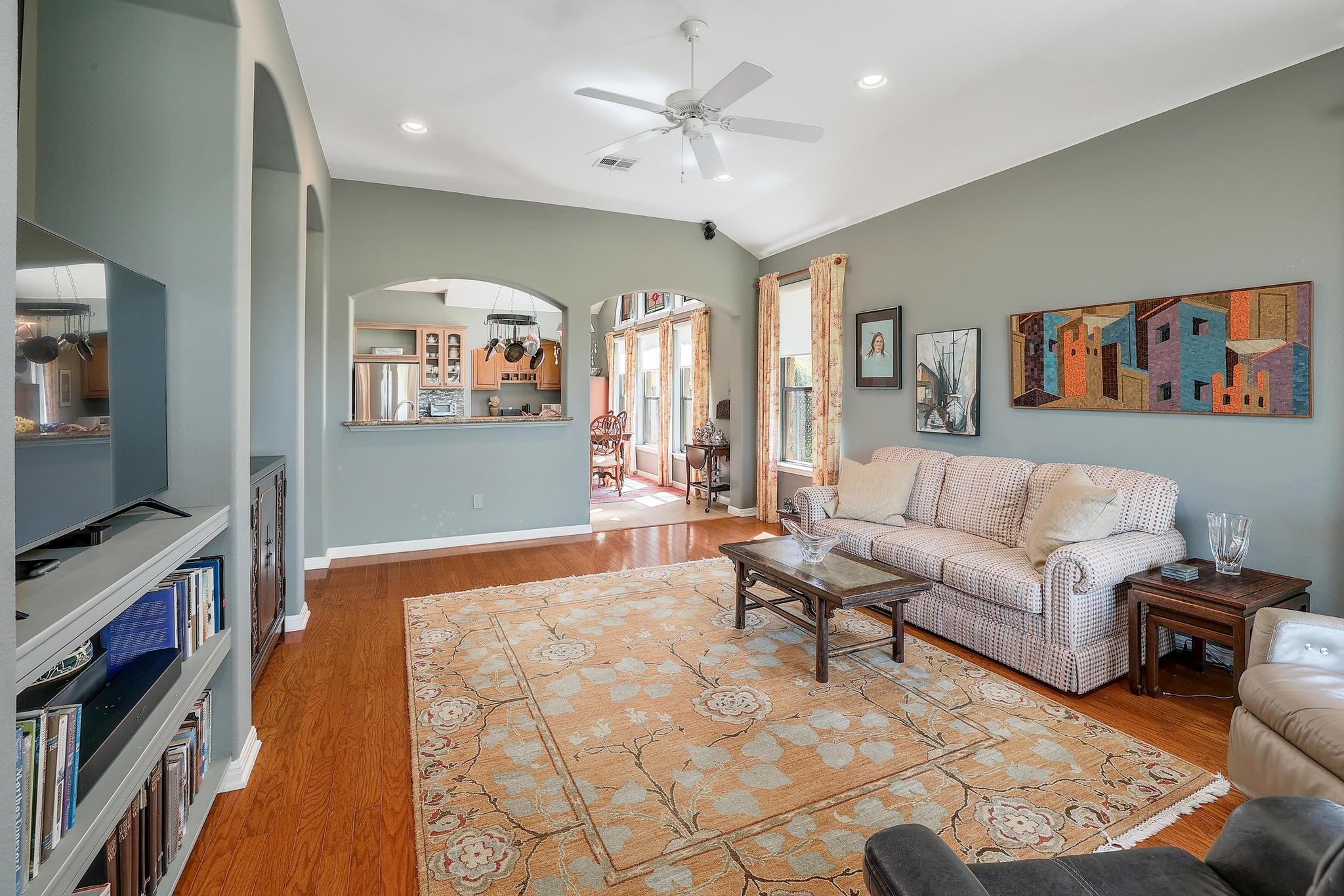2517 Moray LN
