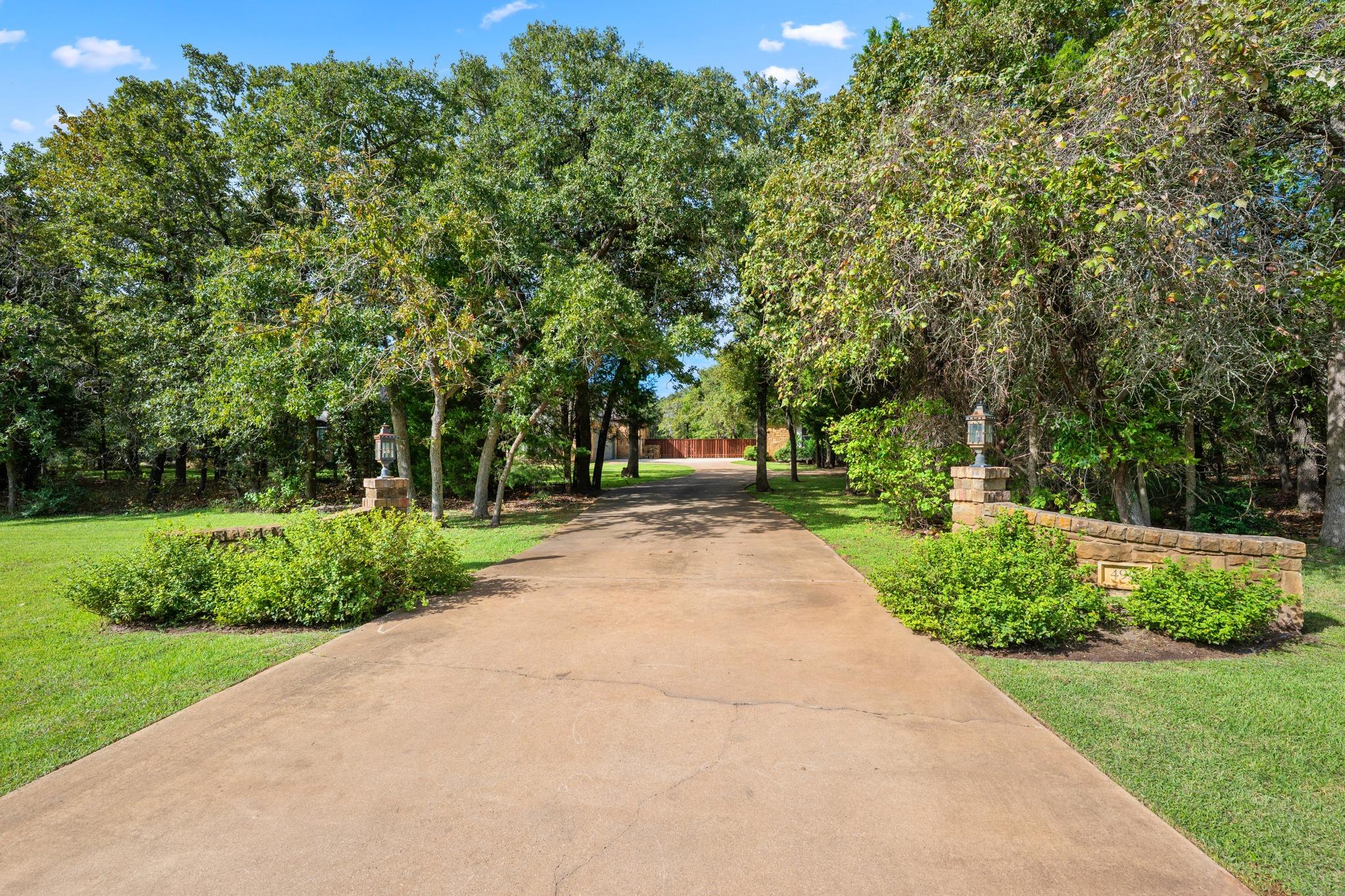 499 Arbors CIR