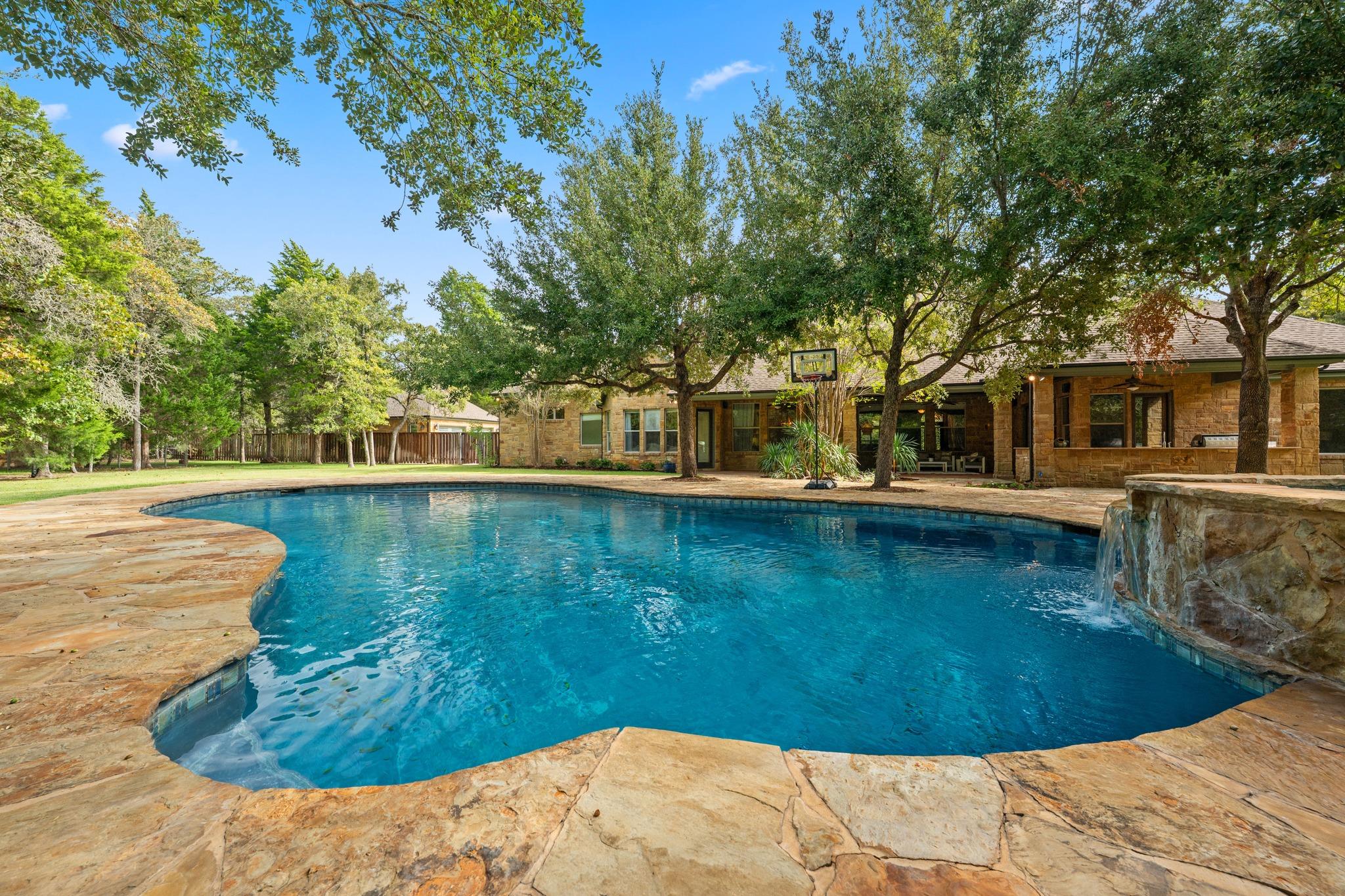 499 Arbors CIR