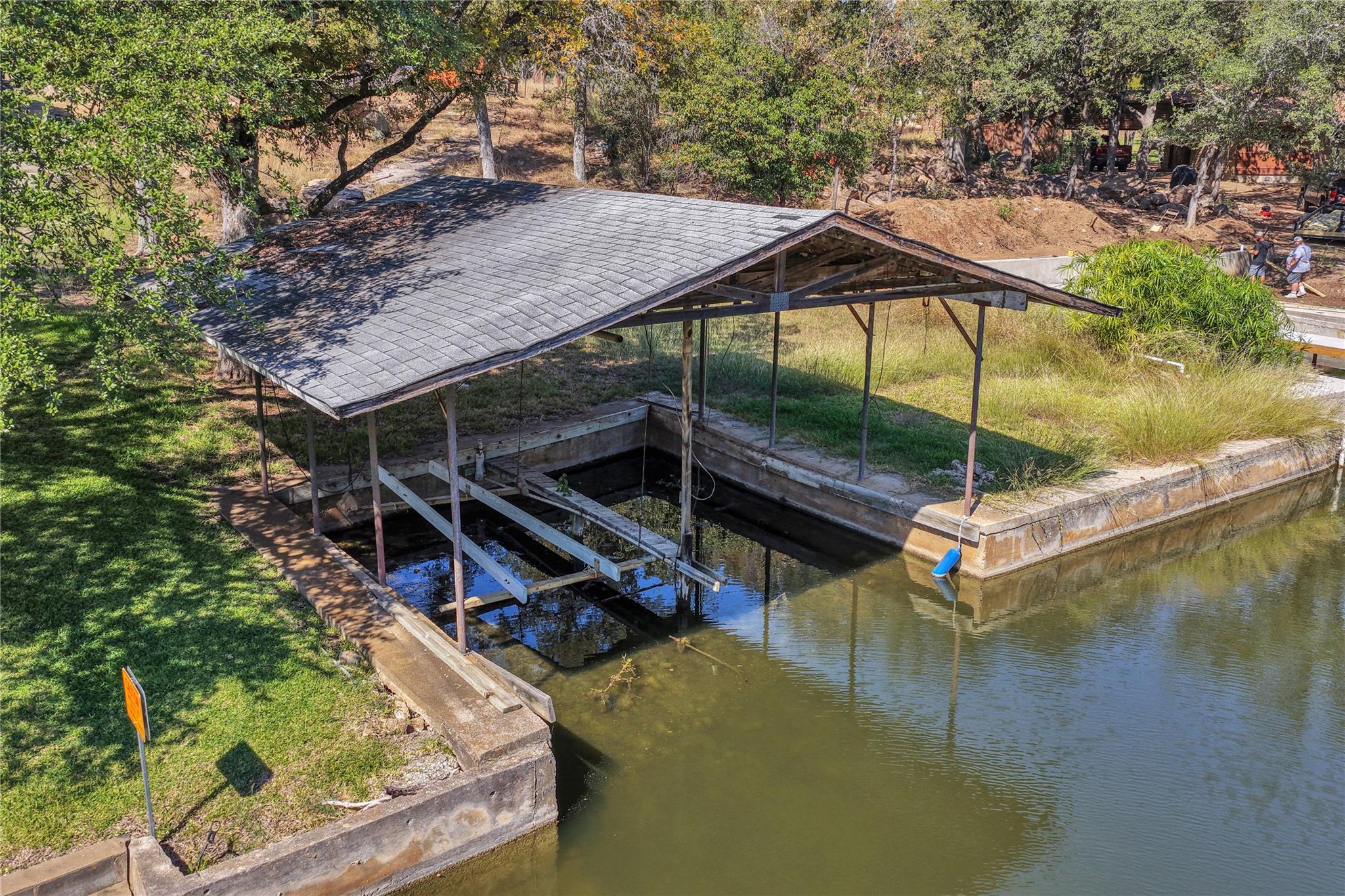 111 W Lakeshore DR