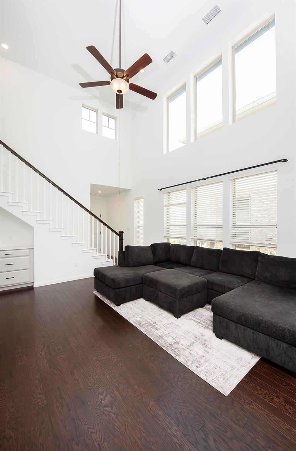 765 Olinda WAY