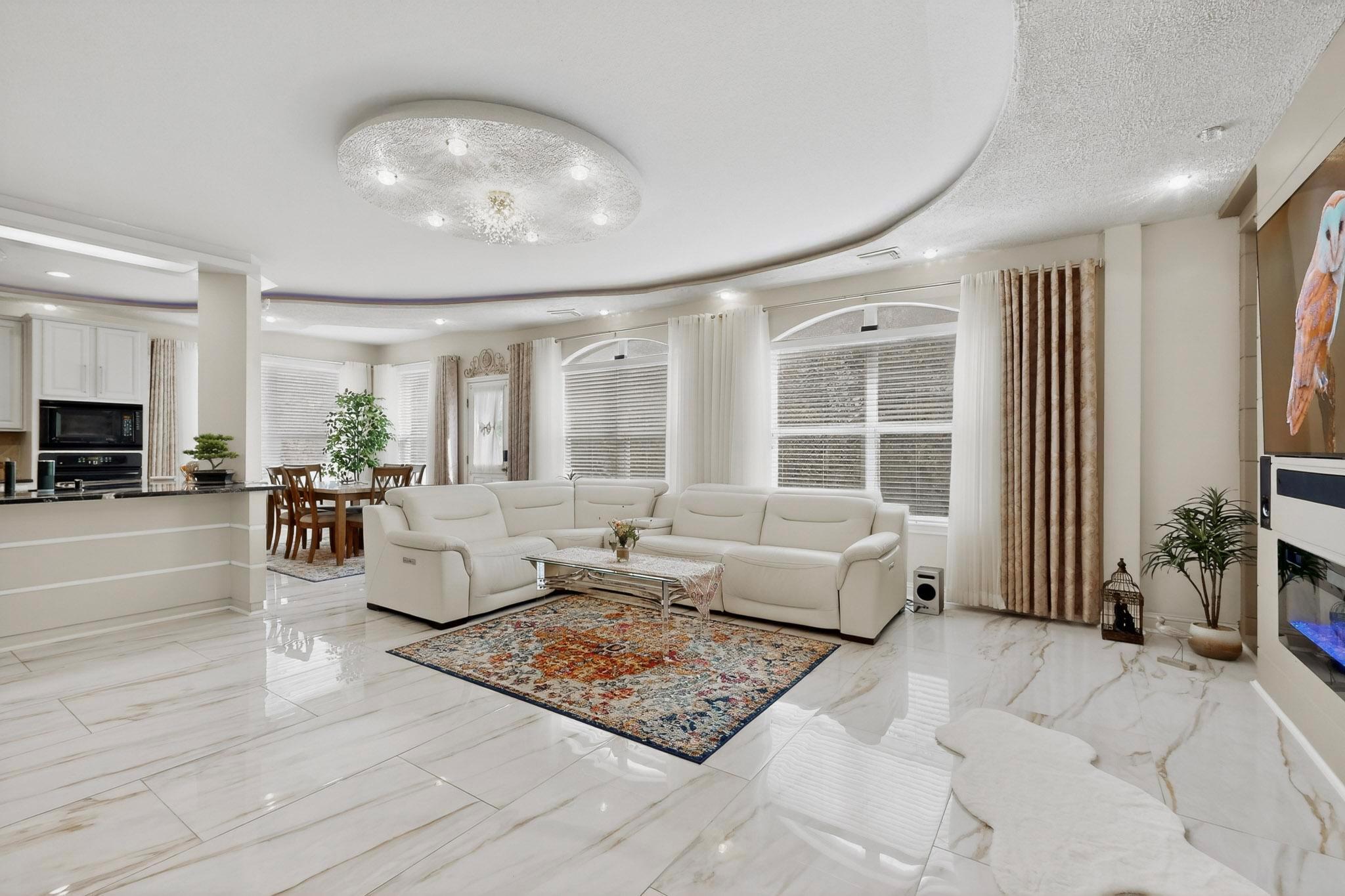 301 S Lynnwood TRL