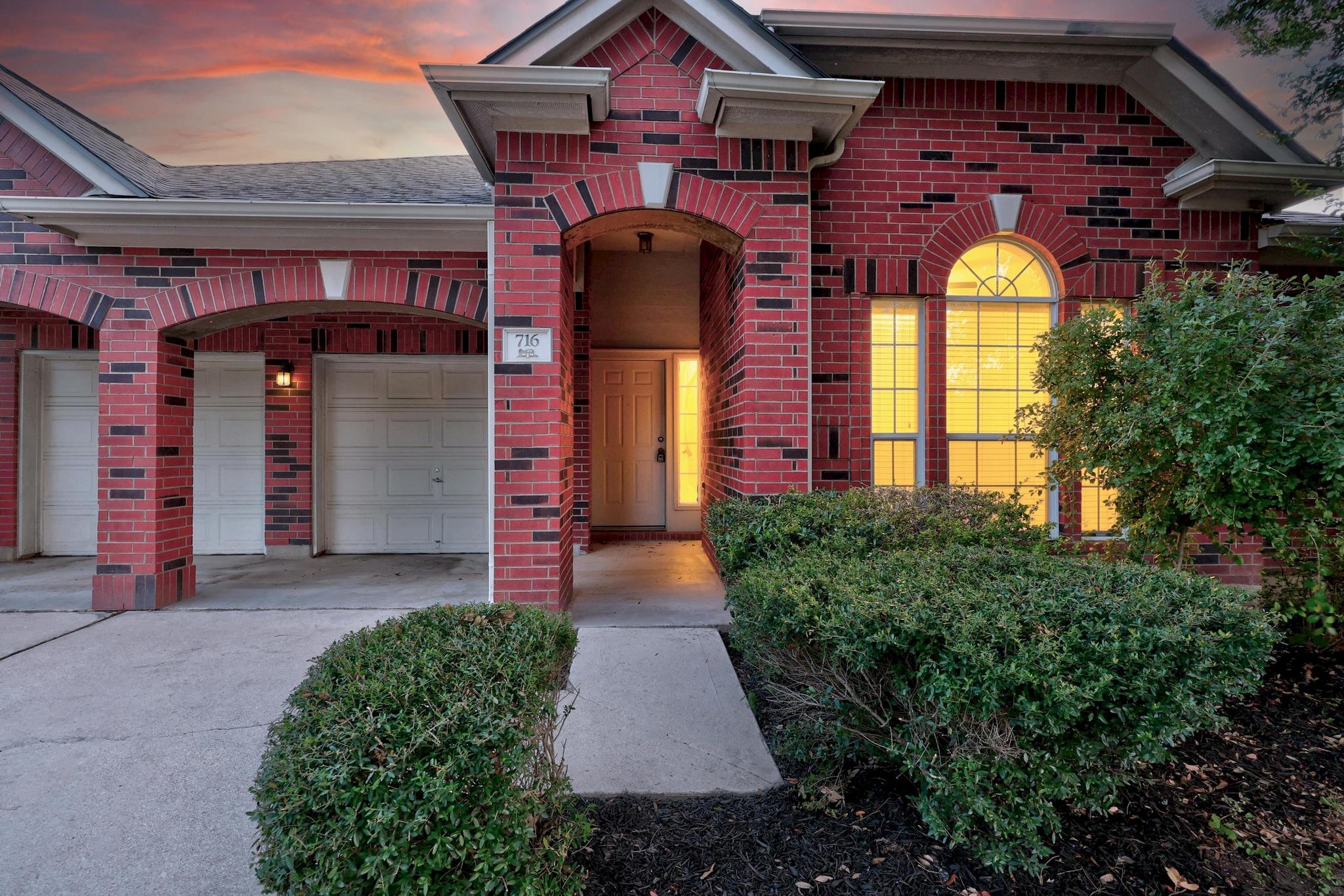 716 Bent Wood PL
