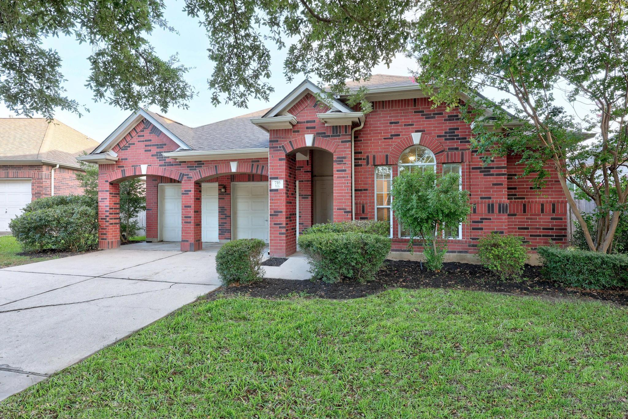 716 Bent Wood PL