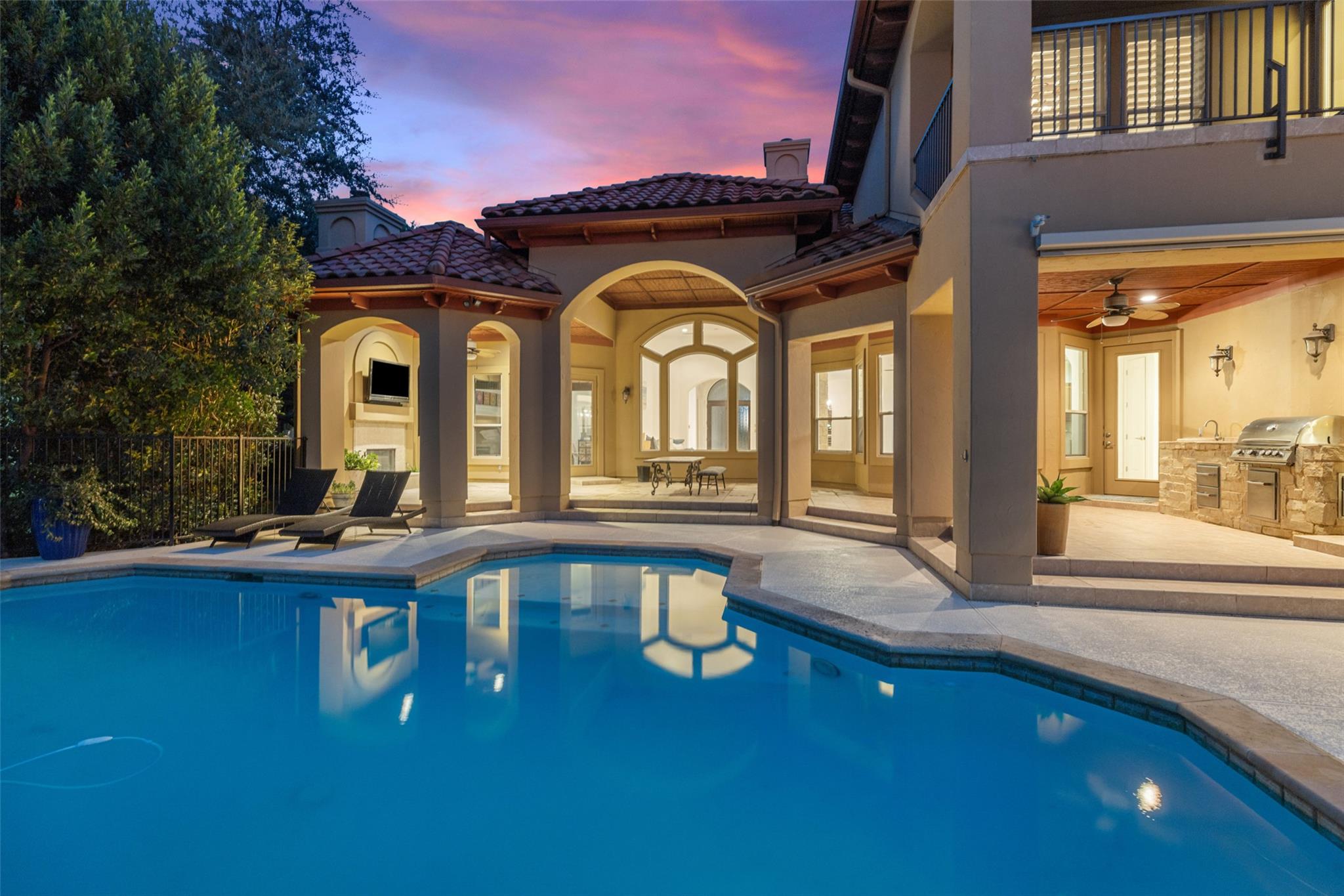 101 Lakeway Hills CV