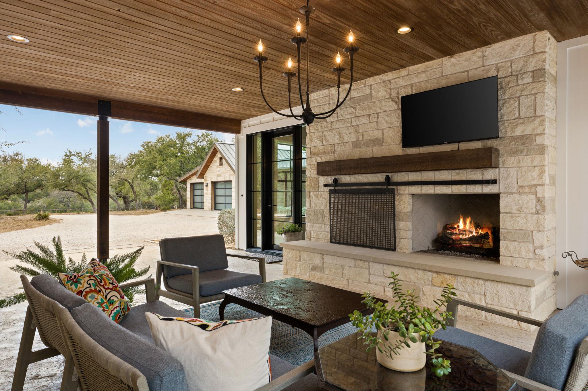 5675 Mustang Valley TRL