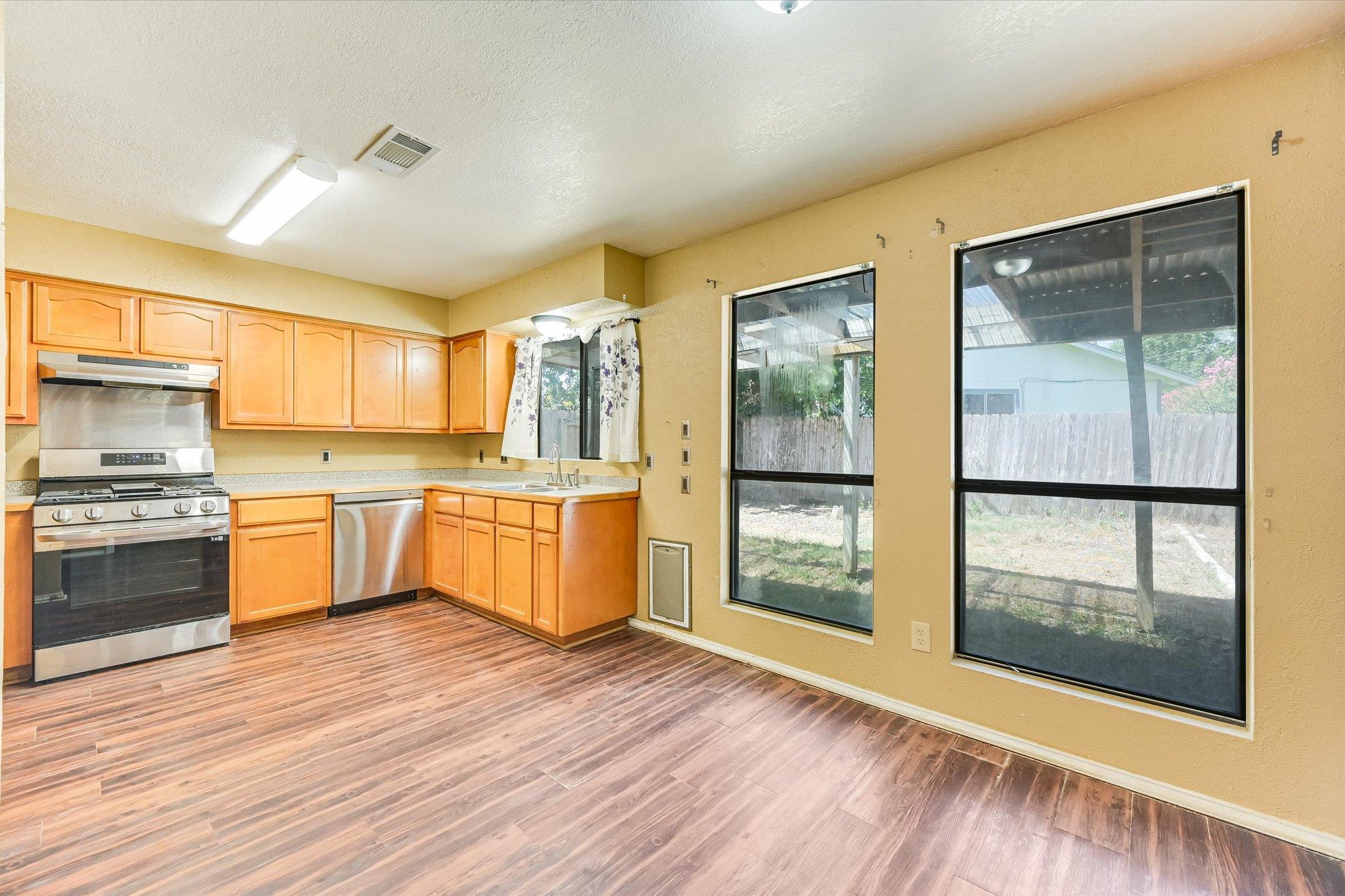 1800 Tamra CT